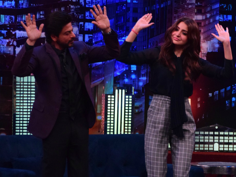 <I>Put Your Hands Up In The Air</i> With Shah Rukh Khan, Anushka Sharma <I>Put Your Hands Up In The Air</i> With Shah Rukh Khan, Anushka Sharma