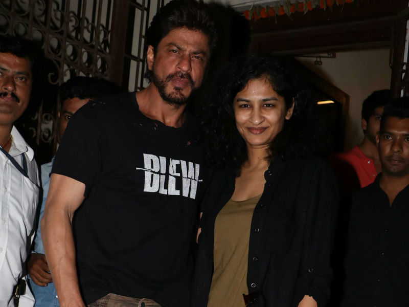 Shah Rukh Khan Dines With <i>Dear Zindagi</i> Director Gauri Shinde