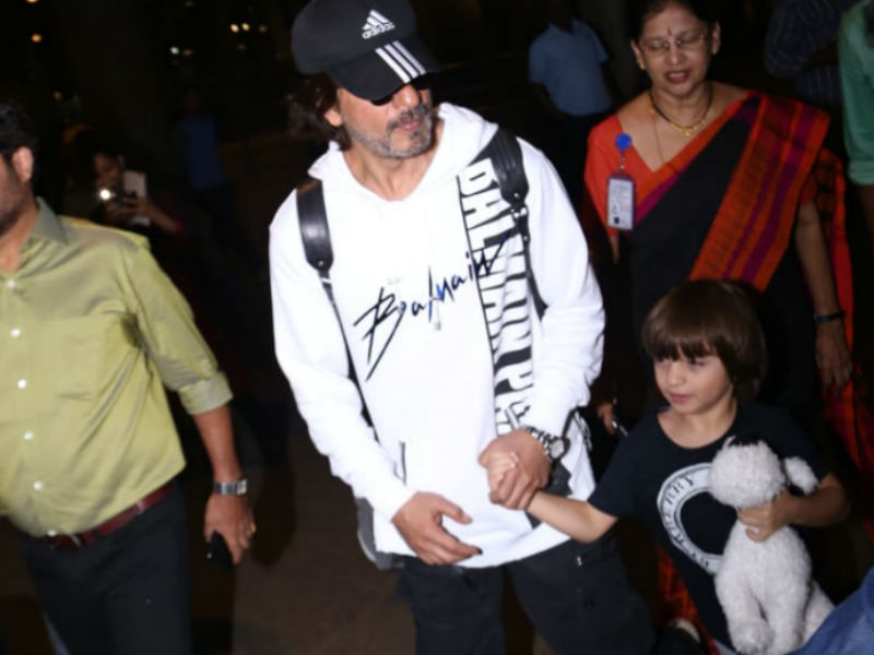 Shah Rukh Khan And AbRam Are Airport Buddies