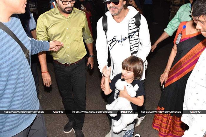 Shah Rukh Khan and his son AbRam were spotted at the Mumbai airport in the wee hours of Tuesday. The father-son duo returned from Dubai.