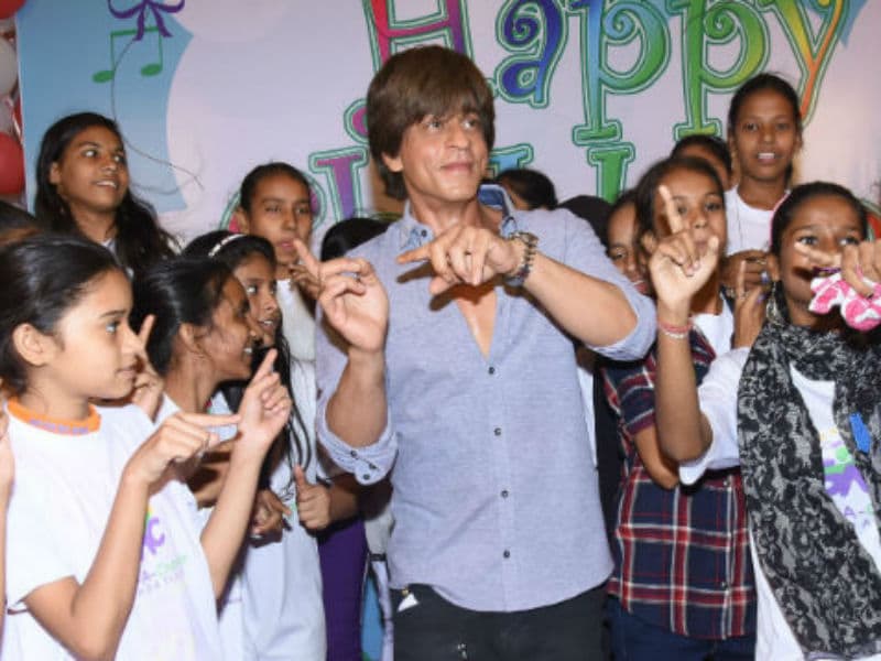 Photo : Shah Rukh Khan's 'Special' Dance With Kids