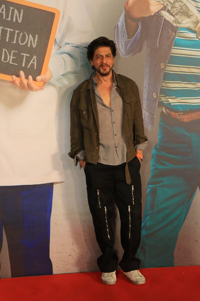Shah Rukh Khan And His Million-Dollar Smile At The Screening Of Kaamyaab. See Pics