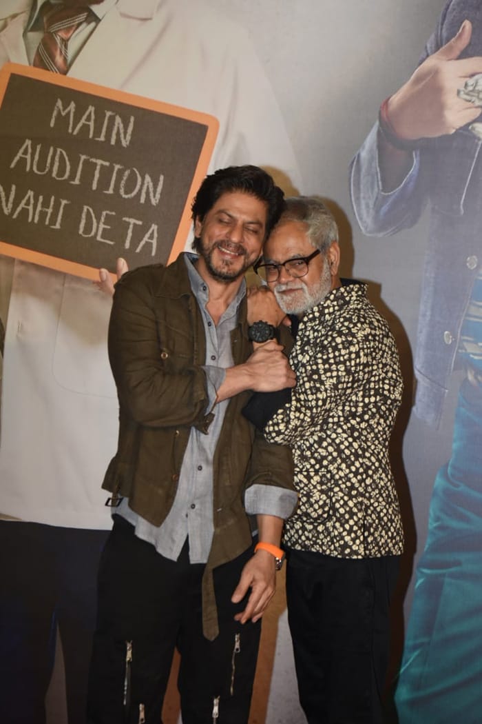 Shah Rukh Khan And His Million-Dollar Smile At The Screening Of Kaamyaab. See Pics