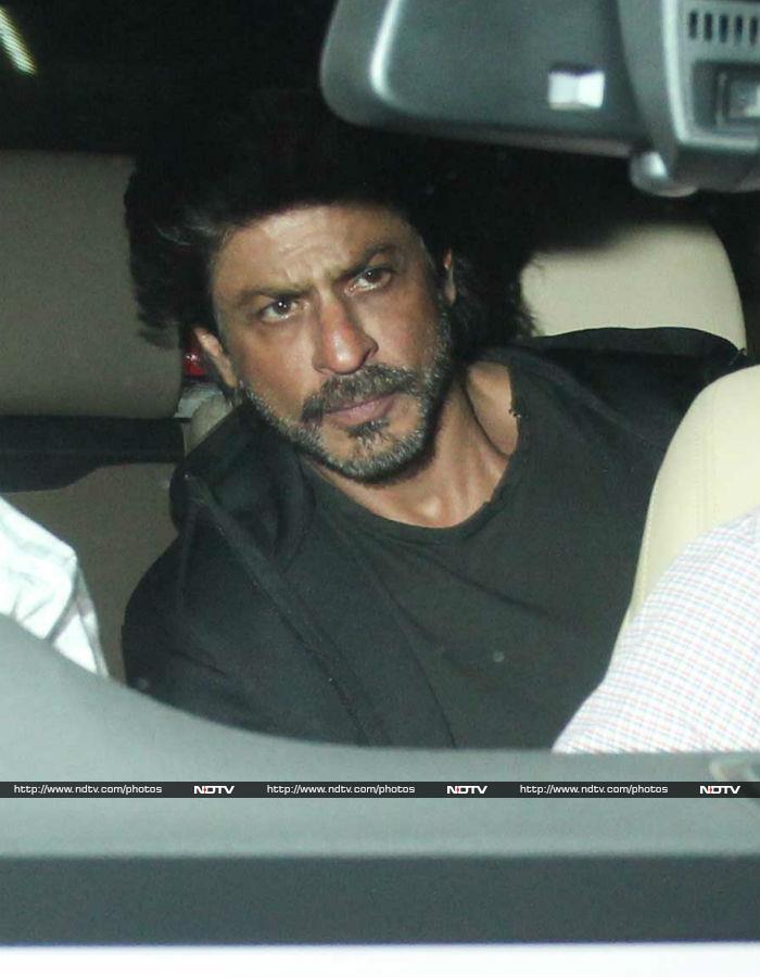 Shah Rukh Arrives For Salman Khan\'s Party In Style