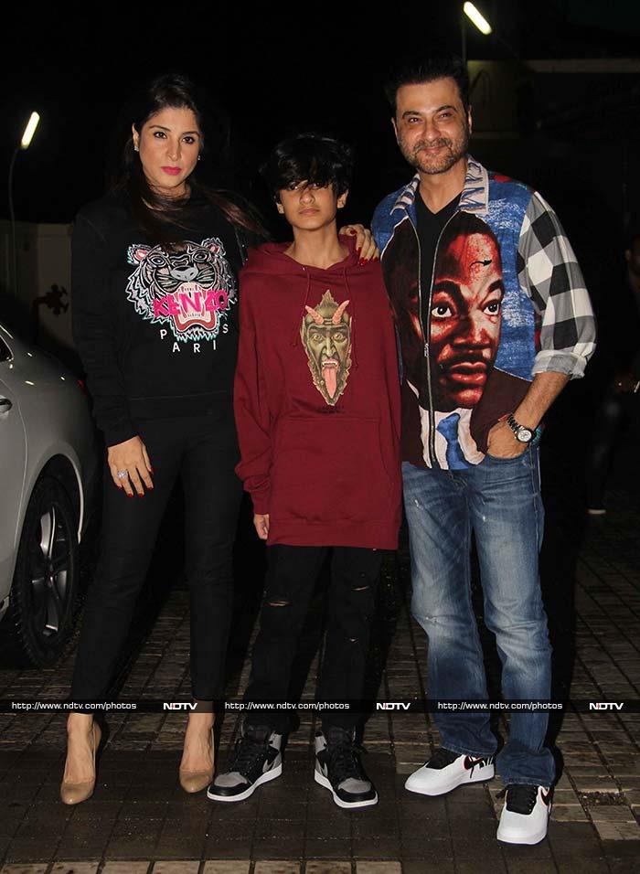 BFFs Ananya And Shanaya Watch Dhadak With Sonam, Rhea