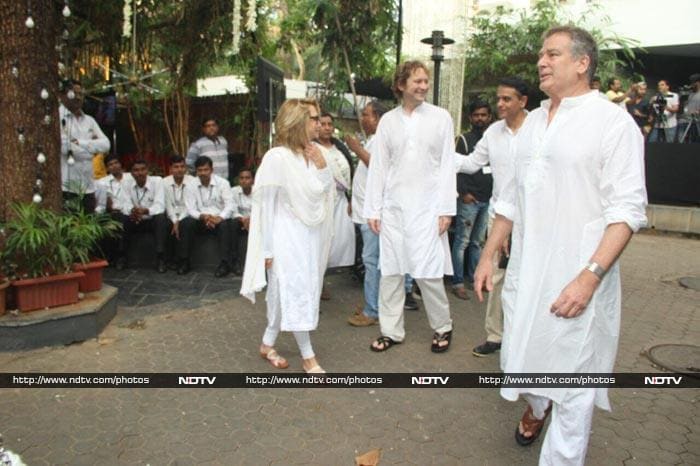 Kapoors And Other Celebs At Shashi Kapoor's Prayer Meet