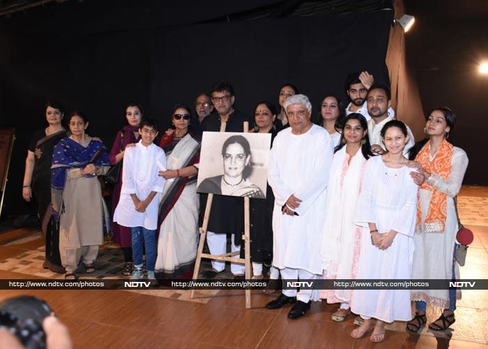 Inside Shaukat Kaifi\'s Prayer Meet: Aamir Khan, Tabu, Anil Kapoor And Others