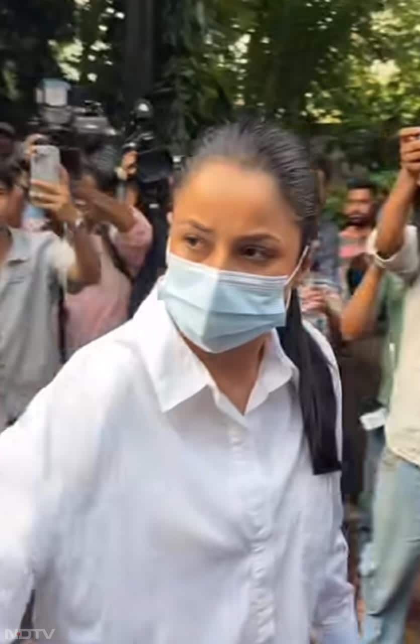 Shehnaaz Gill was a part of Big Boss 13 along with Shefali Jariwala, she was seen arriving at her residence to pay final respects. (Courtesy: Varinder Chawla)