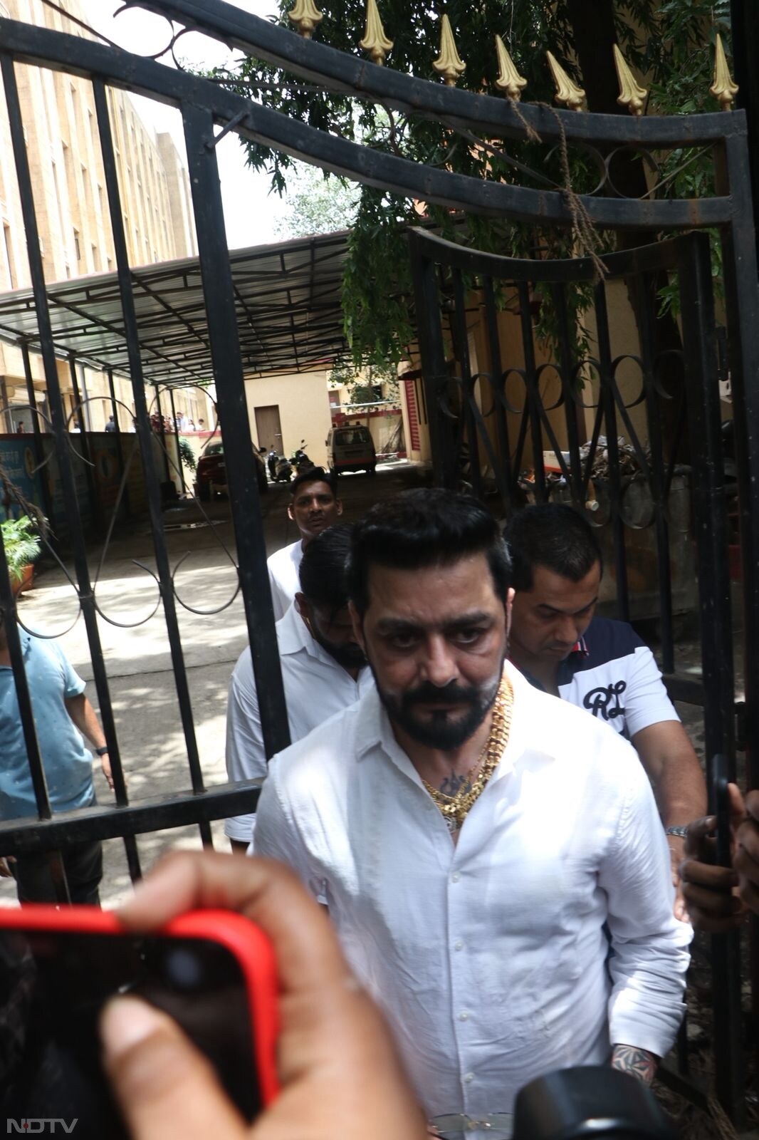 YouTuber Hindustani Bhau who was Shefali Jariwala's Rakhi brother, was seen teary-eyed as he reached the hospital in the morning. (Courtesy: Varinder Chawla)