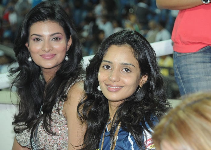 Sayali Bhagat with Deccan Chargers's owner Venkat Reddy's daughter Gayatri Reddy during the 2010 DLF Indian Premier League T20 group stage match between Deccan Chargers and Mumbai Indians played at DY Patil Stadium on March 28, 2010 in Mumbai, India. (Photo: IPL2010/Getty Images)