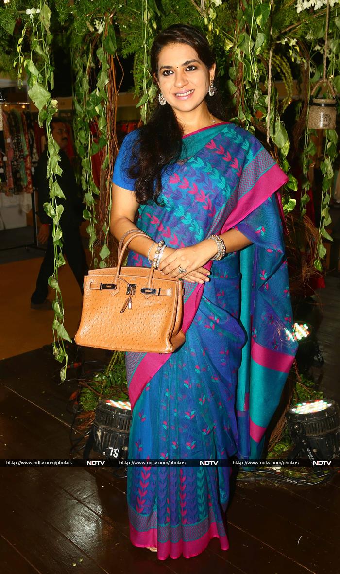 Shilpa, Shradhha at Padmini Kolhapure\'s Exhibition