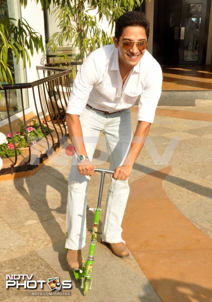 Shreyas Talpade chose a rather unconventional vehicle to reach the venue to announce the launch of an award ceremony in Mumbai.