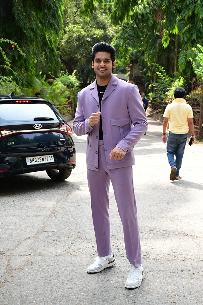 Abhimanyu Dassani looked dapper in a lavender coloured pantsuit as he posed for the shutterbugs.