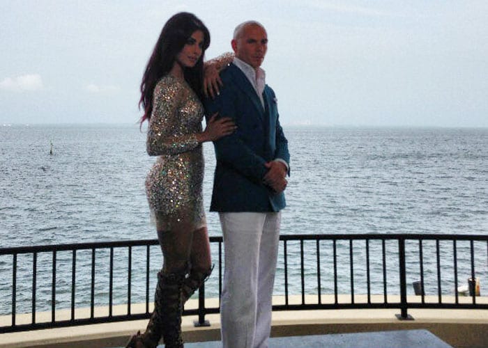 Priyanka\'s Exotic moment with Pitbull