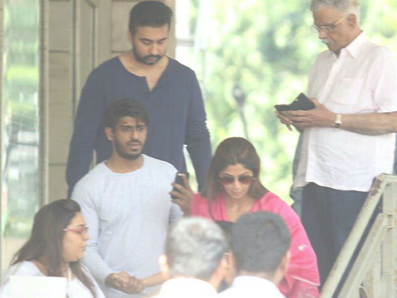 Shilpa Shetty Kundra And Family Pay Final Respects To Father Surendra Shetty