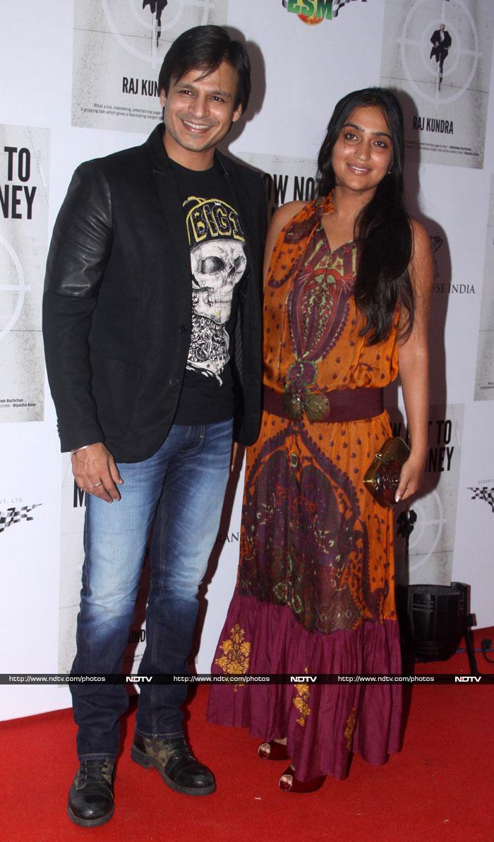 Bollywood actor Vivek Oberoi and his wife Priyanka looked really happy as they posed for a picture.