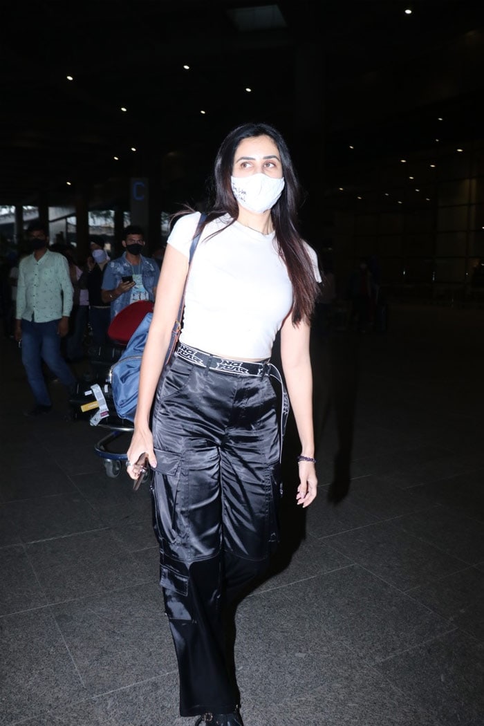 Shilpa Shetty And Ayushmann Khurrana\'s Airport Looks Are Just Too Cool