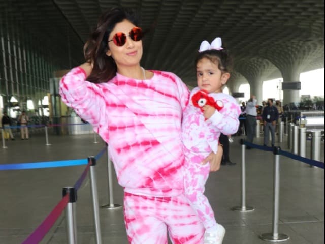 Photo : Shilpa Shetty And Daughter Shamisha Twin In Their Tie And Dye Airport Looks