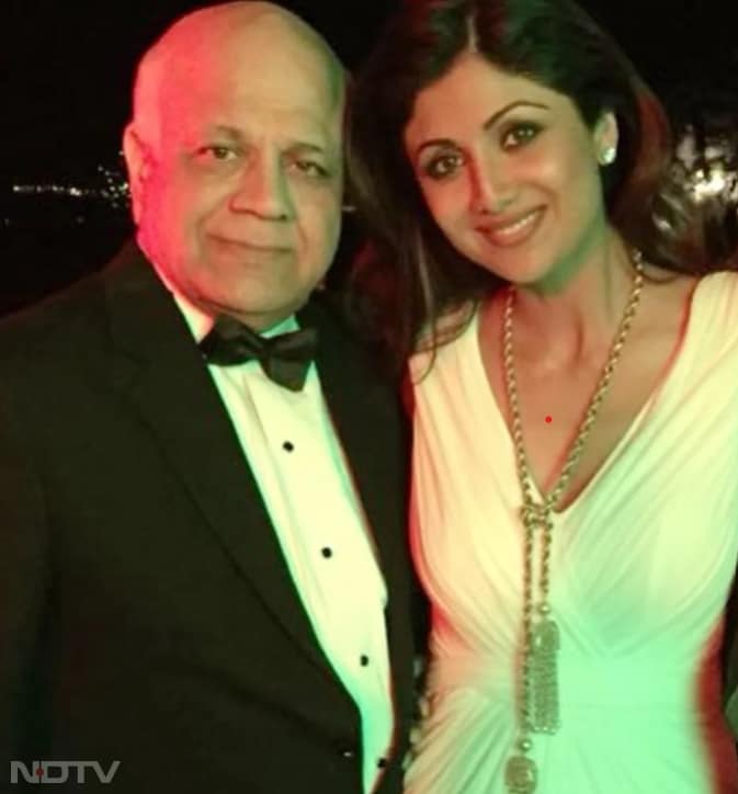 शिल्पा द्वारा शेयर की गयी इन तस्वीरों में उनके पिता के साथ बिताए गए पलों की झलक देखने को मिलती है. theshilpashetty/instagram