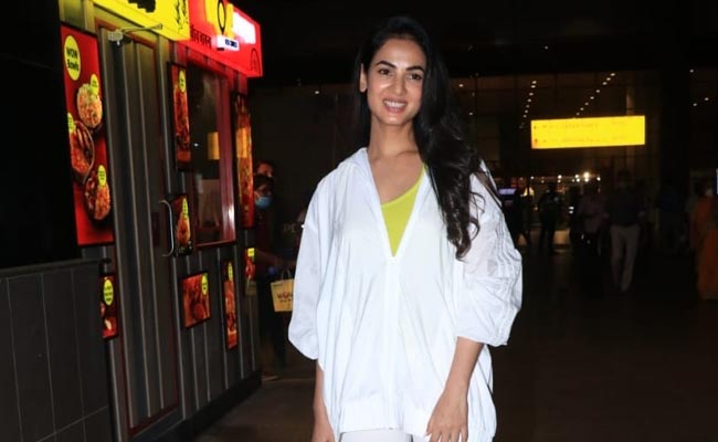 The ever smiling Sonal Chauhan was clicked at the airport.