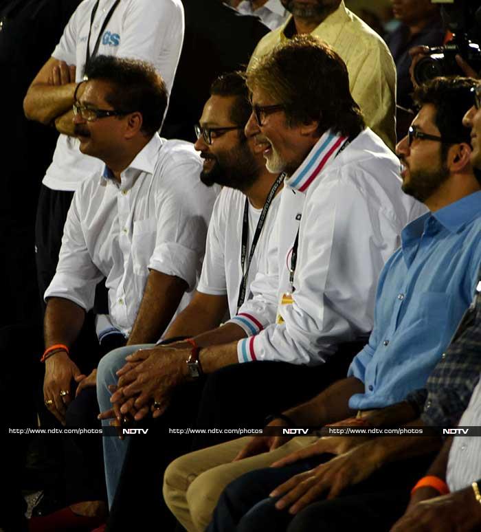 Shilpa, Sonakshi and the Boys on the Field