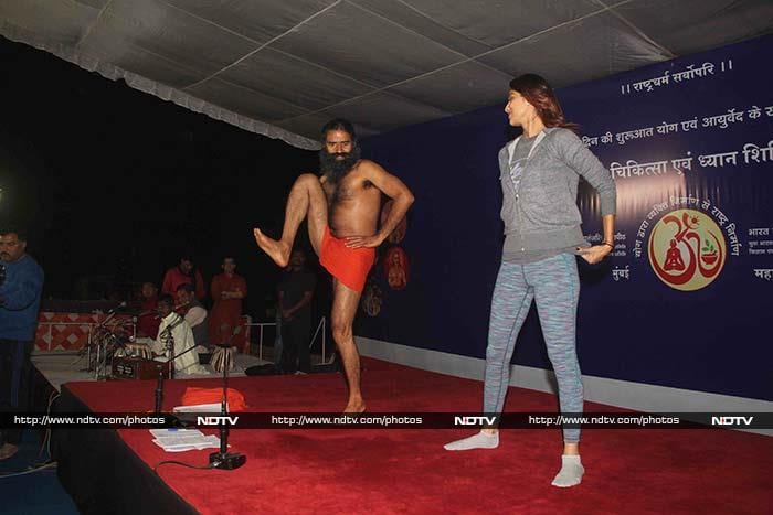 Shilpa Shetty, Baba Ramdev Bend it Like No One Can