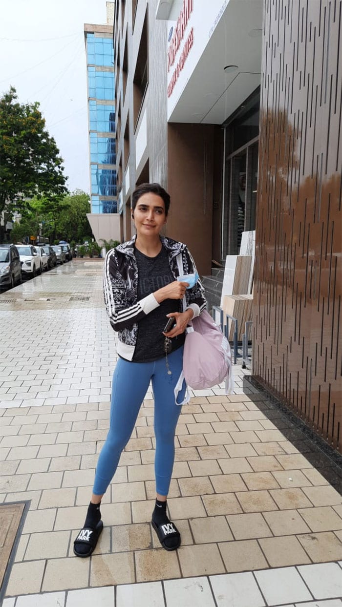 Karishma Tanna posed happily for the shutterbugs outside her gym.