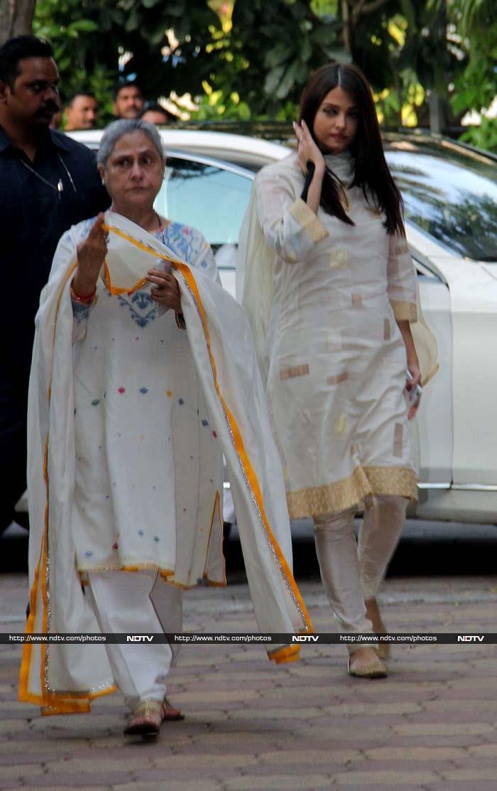The Bachchans And Kapoors Attend Prayer Meet For Shilpa Shetty\'s Father