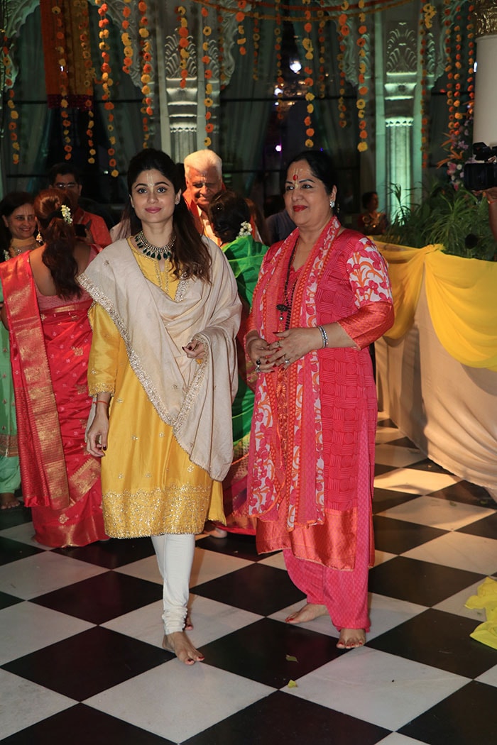 Shilpa's sister Shamita Shetty and their mother Sunanda Shetty were also spotted at the temple.