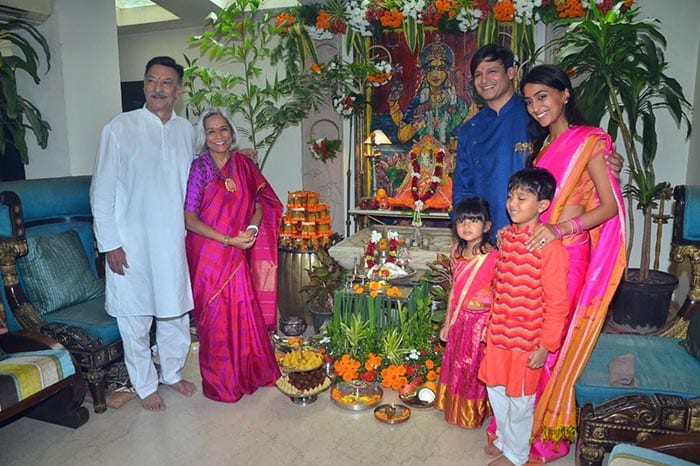 Shilpa Shetty, Sunny Leone And Jeetendra Welcome Bappa Home