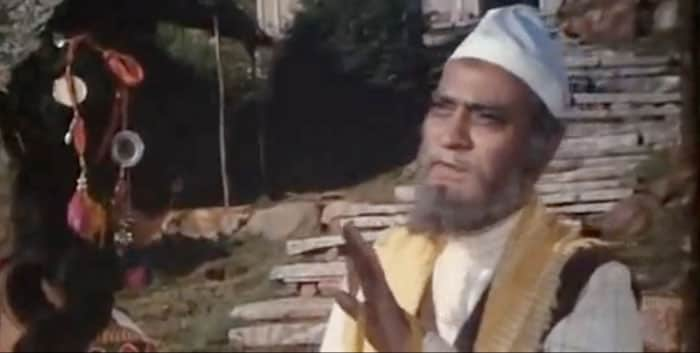 <b>Imaam Saheb</b><br>
A. K. Hangal played the character of the blind Imaam Saheb who loses his son, Ahmed (Sachin), in an incident with Gabbar.