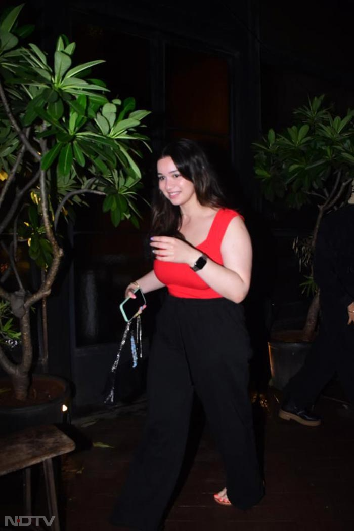 Sachin Tendulkar's daughter Sara Tendulkar was pictured in red. (Image Courtesy: Varinder Chawla)