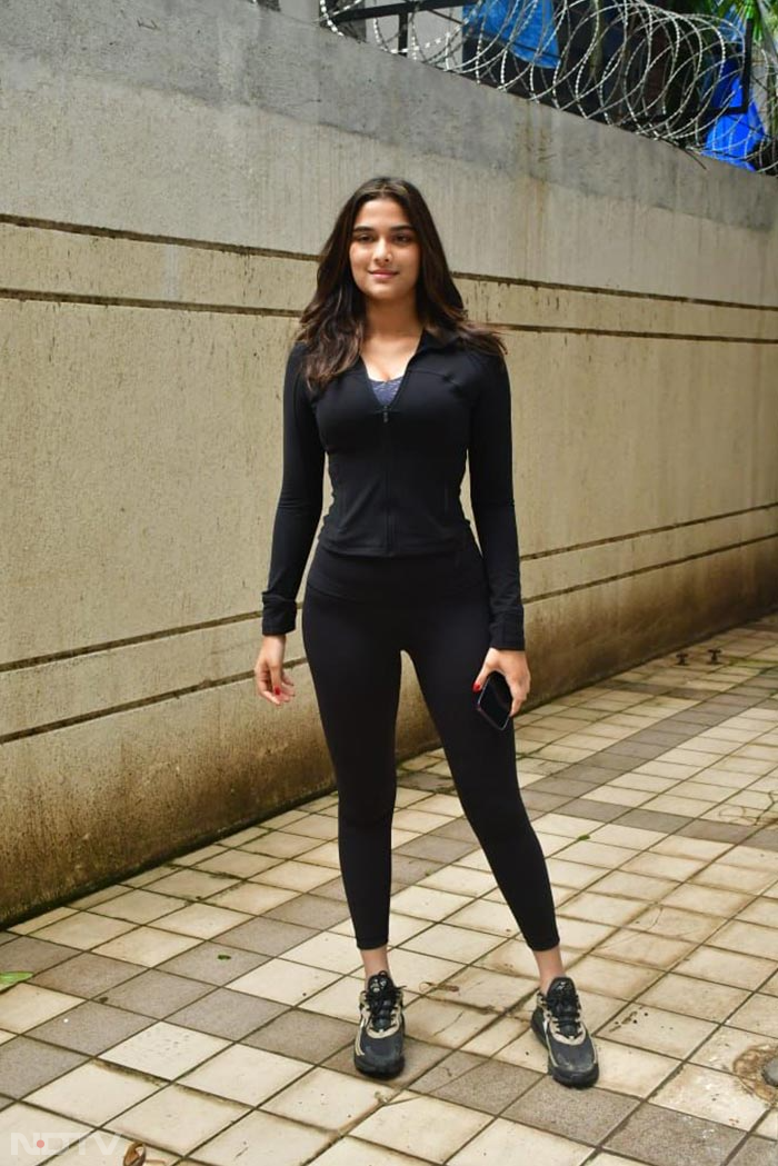 Shraddha Kapoor, Rhea Chakraborty And Other Celebs' Weekend Outing