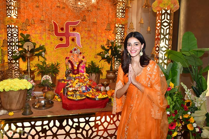 Ananya Panday was dressed in her festive best for the occasion. (Image courtesy: Varinder Chawla)