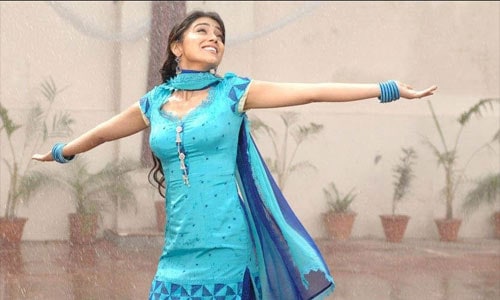 <b>Let me enjoy</b>: Shriya has her plate full this year as she will be seen sharing screenspace with Vikram in Susi Ganesan's <i>Kanthasamy</i> and play Sarath Kumar's daughter in <i>Jaggubhai</i>.
