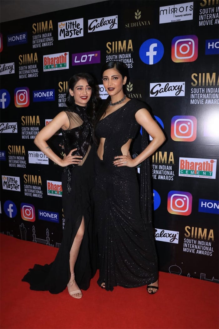 Shruti-Akshara, Pooja Hegde Are Red Carpet Queens