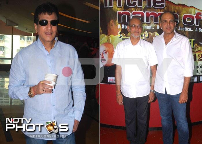 Yesteryear actor Jeetandra was also spotted at the film. On the right is Ashutosh Gowarikar with his old friend and director of the film Ujjwal Thengdi.