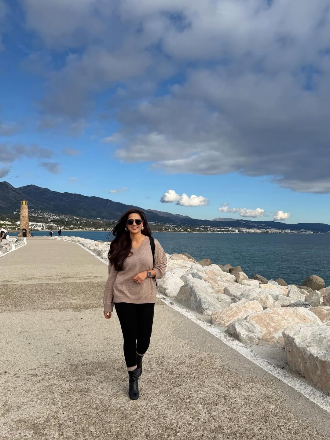 इन तस्&zwj;वीरों को लोग काफी पसंद कर रहे हैं. shweta.tiwari/Instagram