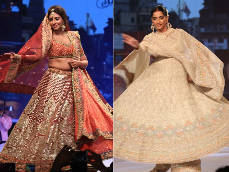 Photo : Shweta Bachchan, Sonam Kapoor Twirled Their Way To Our Hearts!