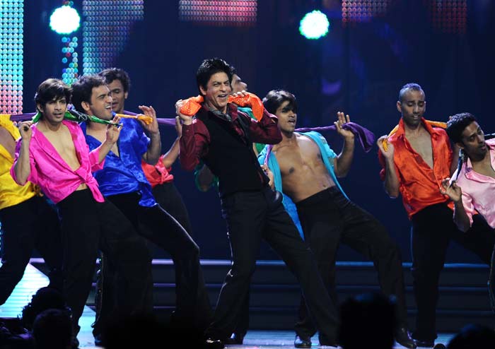 SRK\'s Salman moment at IIFA 2011