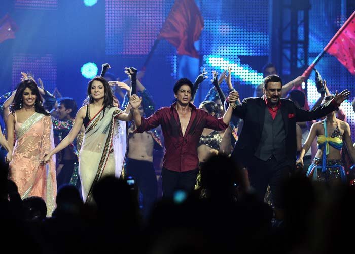 SRK\'s Salman moment at IIFA 2011