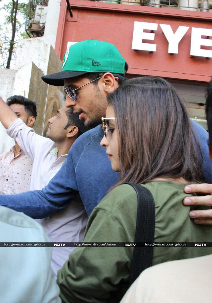 Alia Bhatt Sidharth Malhotra Enjoy Sunday Lunch Together