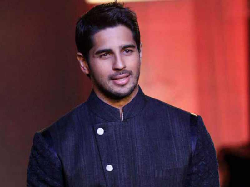 Turning 32: 'स्टूडेंट' से मेगास्टार बने सिद्धार्थ मल्होत्रा का फिल्मी सफर Turning 32: 'स्टूडेंट' से मेगास्टार बने सिद्धार्थ मल्होत्रा का फिल्मी सफर