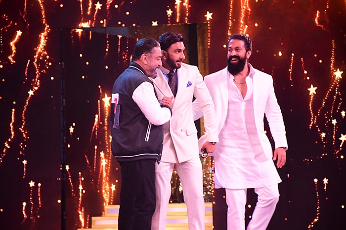 Kamal Haasan, Ranveer Singh and Yash greeted each other on the stage.