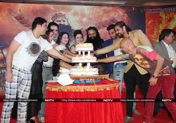Meanwhile, at the party to celebrate the success of <I> MSG 2: The Messenger</i> in Mumbai on September 27, the star of the movie Gurmeet Ram Rahim Singh was photographed with the cast and crew.