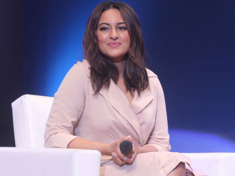 Simplicity Isn't a Myth: Sonakshi, Tisca Simplicity Isn't a Myth: Sonakshi, Tisca
