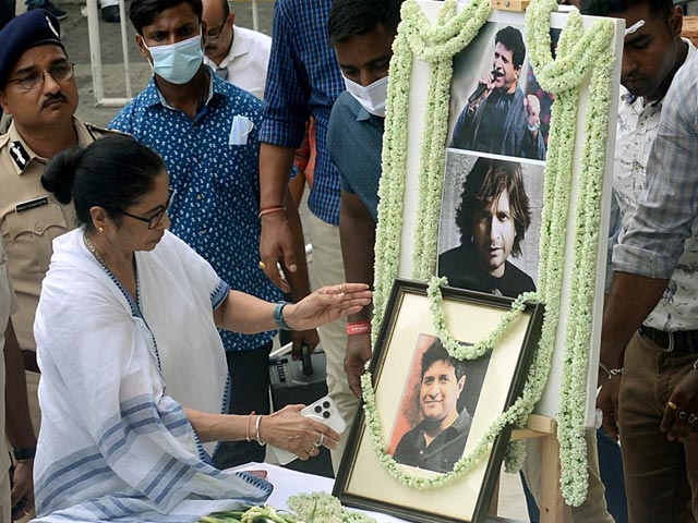 श्रेया घोषाल, अलका याग्निक, शंकर महादेवन और अन्य ने दी केके को अंतिम विदाई
