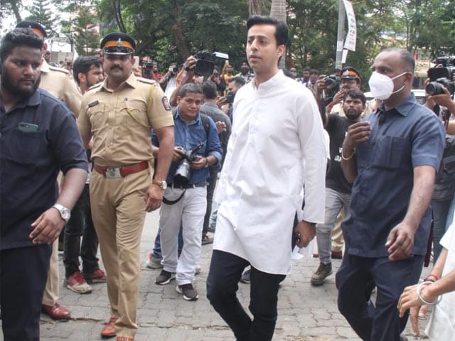श्रेया घोषाल, अलका याग्निक, शंकर महादेवन और अन्य ने दी केके को अंतिम विदाई