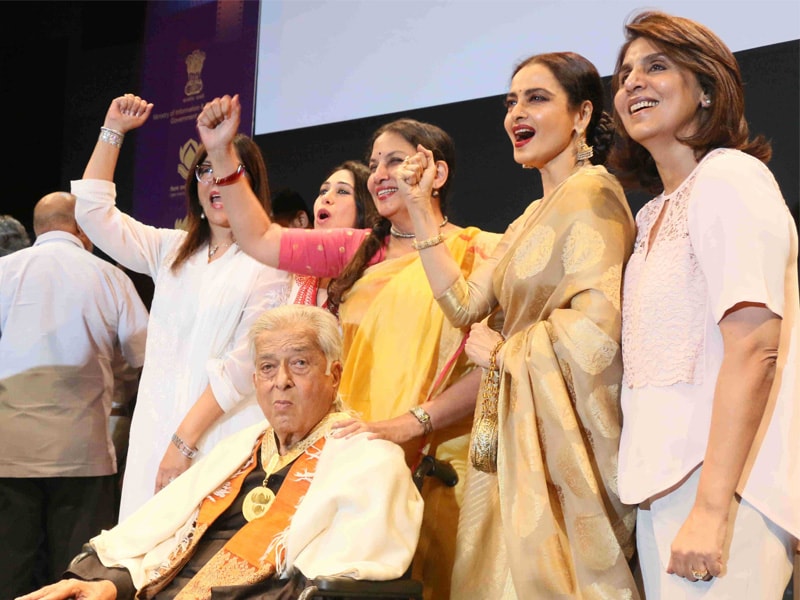 Photo : 10 Moments You May Have Missed From Shashi Kapoor's Award Ceremony