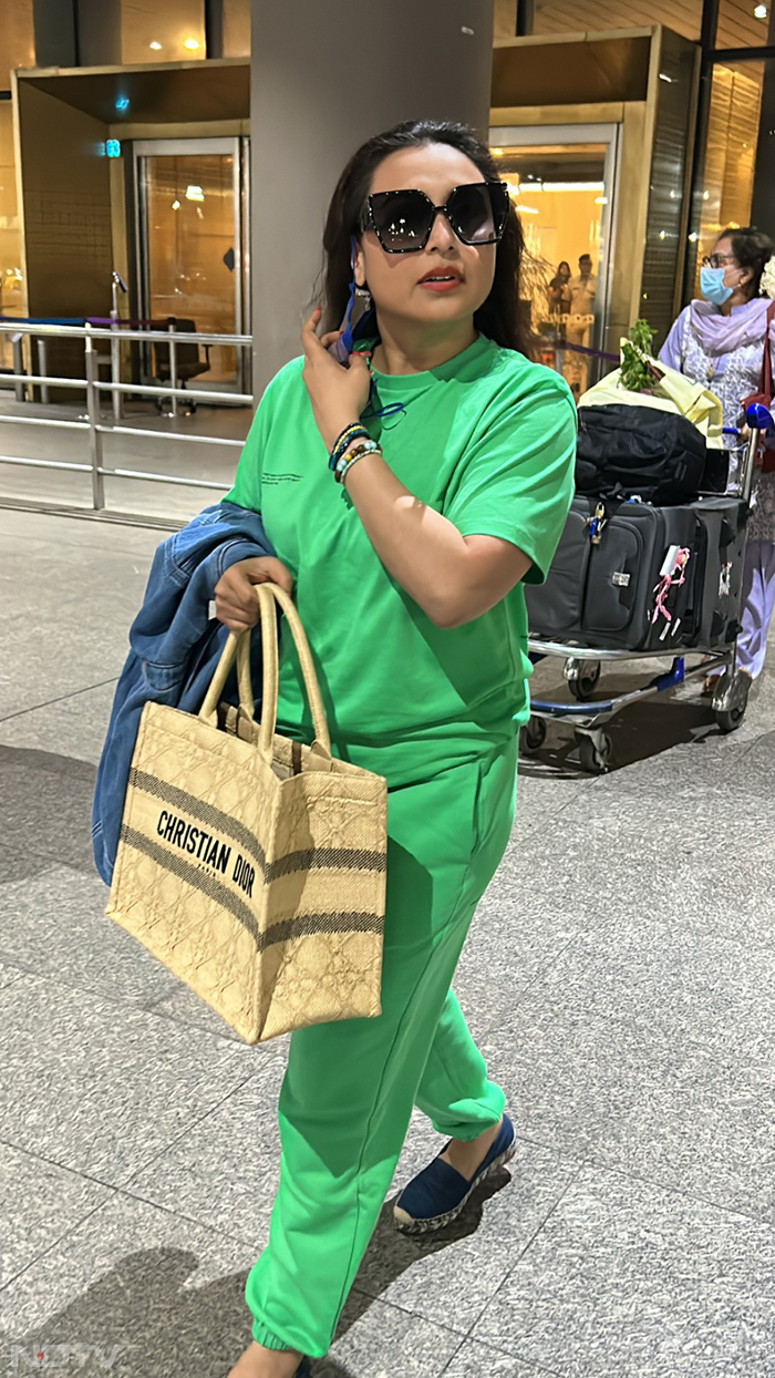 Airport Spotted: मुंबई एयरपोर्ट पर नज़र आईं रश्मिका मंदाना, रानी मुखर्जी और अनन्या पांडे